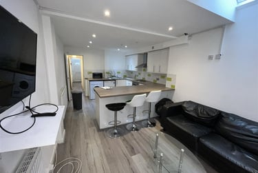 6 bed house, North Road, Selly Park, Birmingham, B296AN - Image 1